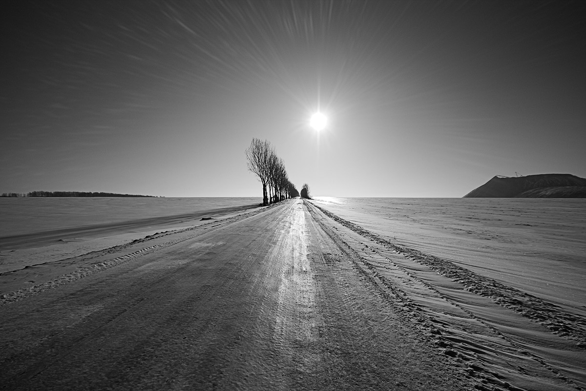 | УБЕГАЯ ВДАЛЬ |