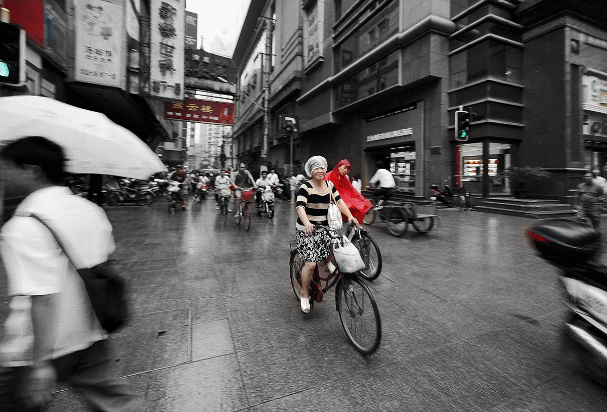 Против  движения