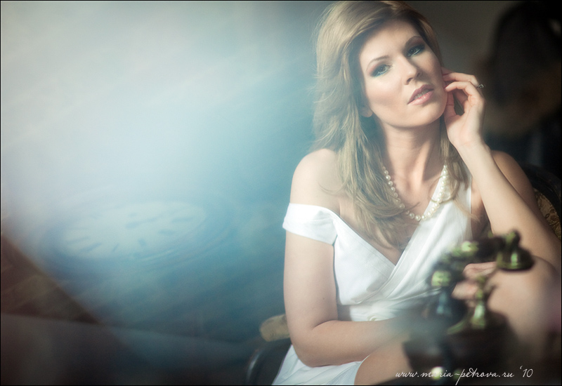 Warten Sie ein Porträt eines Mädchens