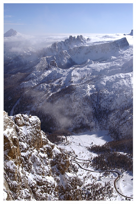 ... змейкой вьется