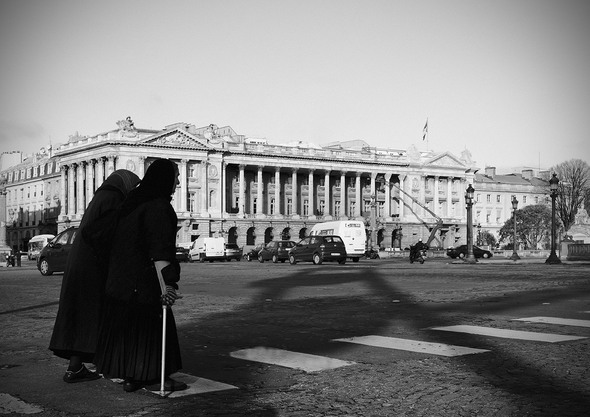 В черном  по  белому