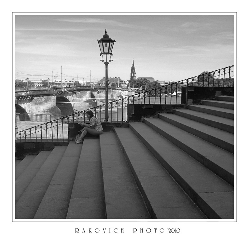 Читающая... Зевающая... Немцы...