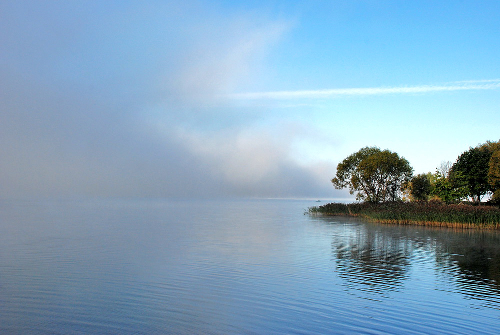 между туманом и водой