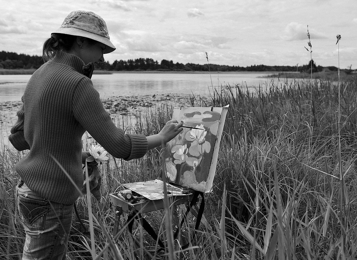 Девушка и лилия