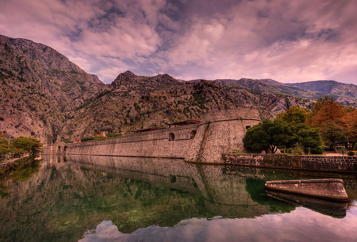 У черных гор