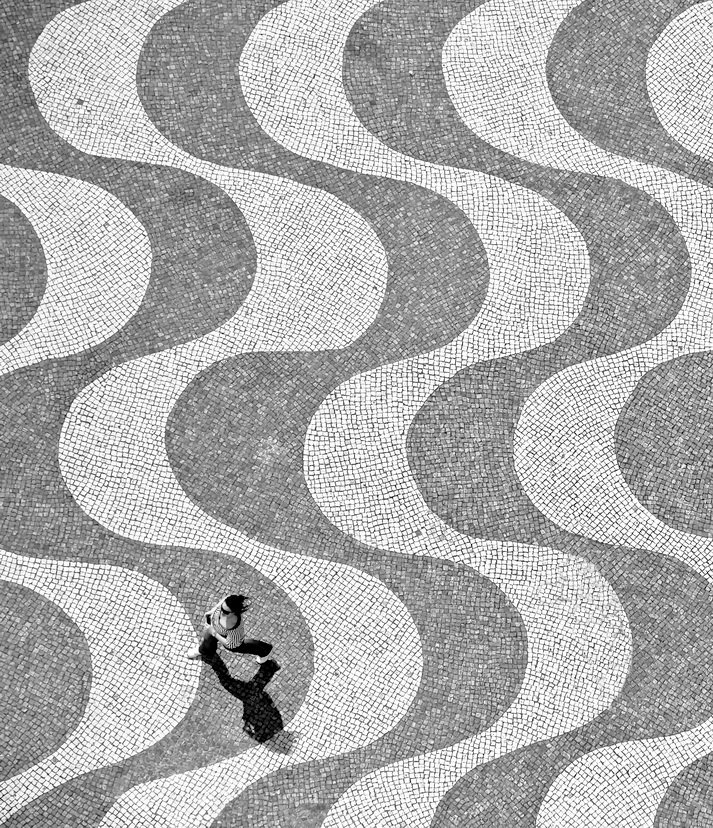 Летящей походкой.