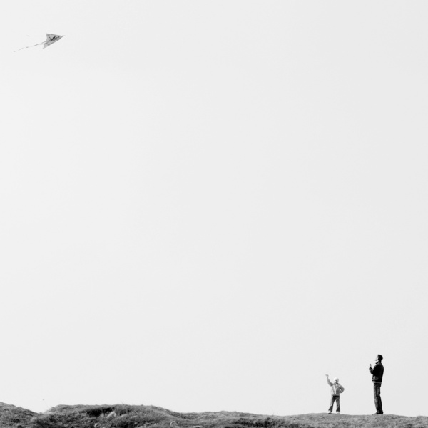 Я в облака запускаю бумажного змея...