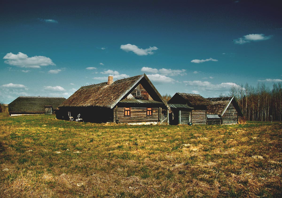 домики домишки - соломенные крышки...