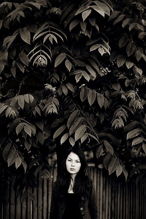 Портрет с листьями