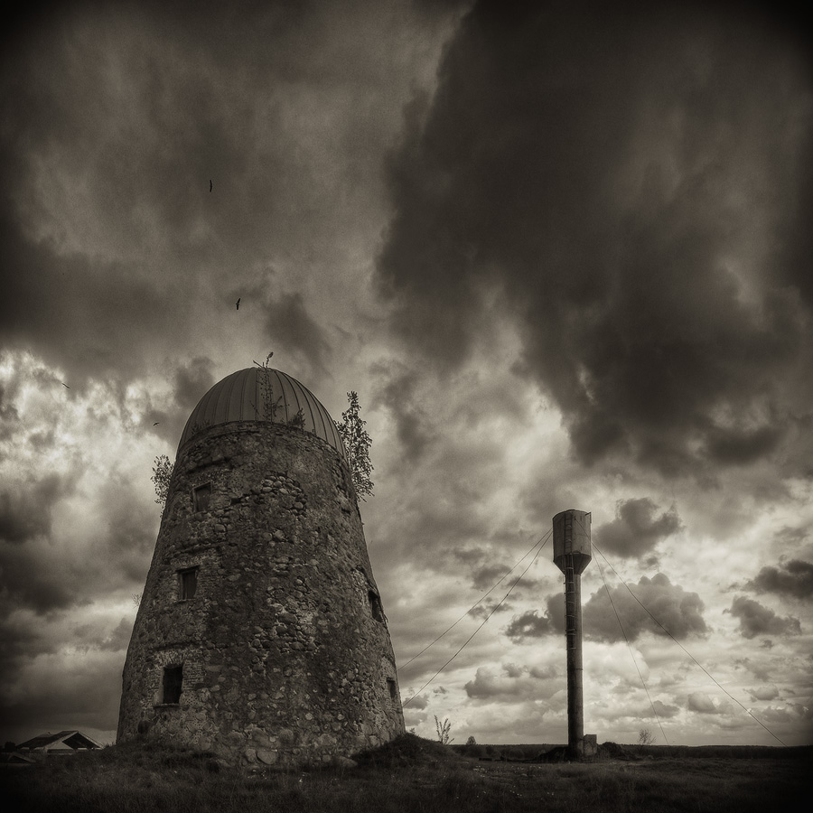 |   Старый ветряк   |