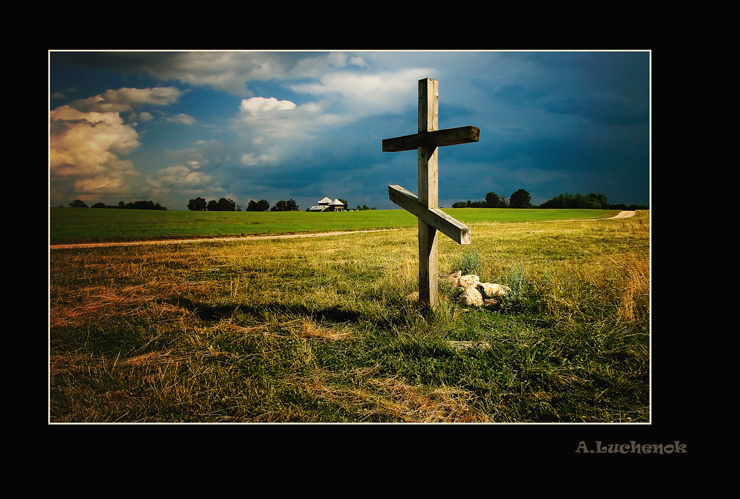 Крест у дороги
