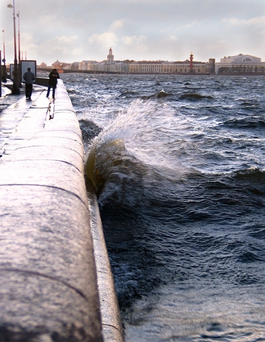 январьский шторм на  Неве
