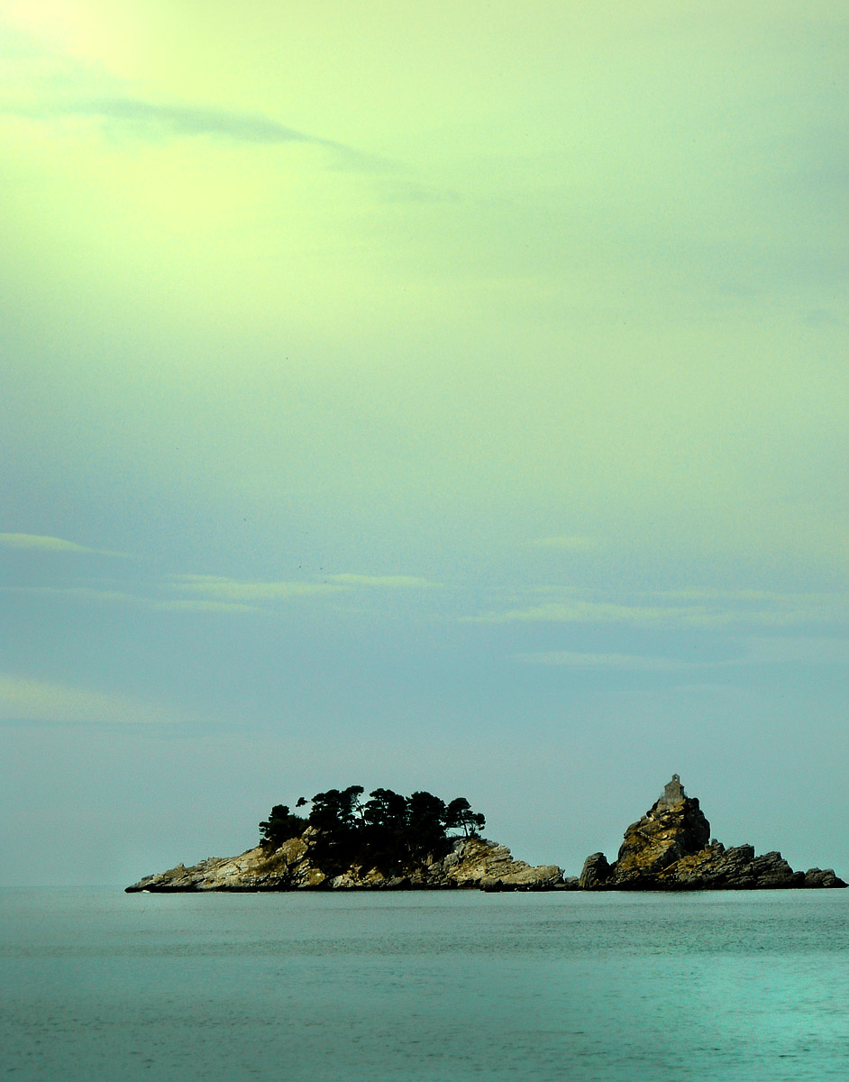 призрачно..