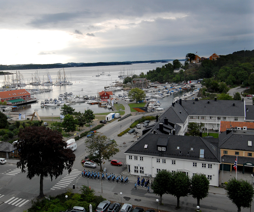 Утренняя пробежка экипажа индонезийского военного парусника
