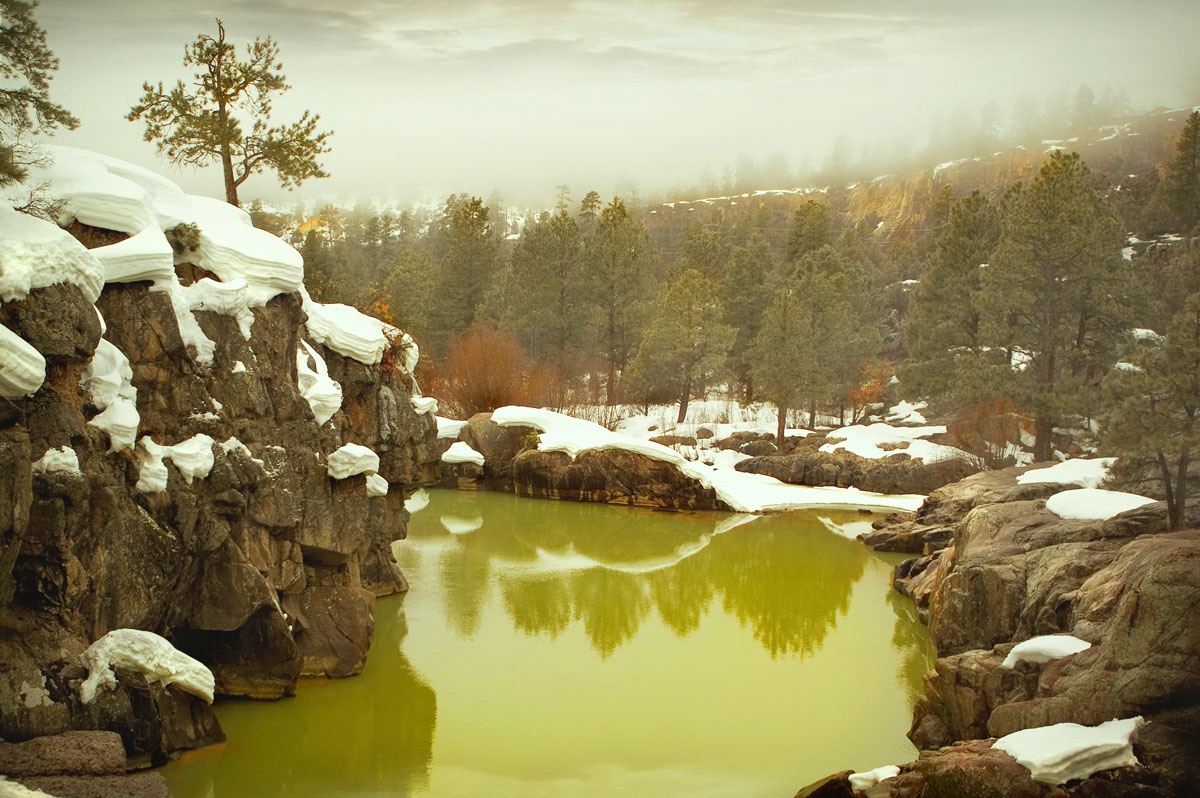 у жёлтой реки