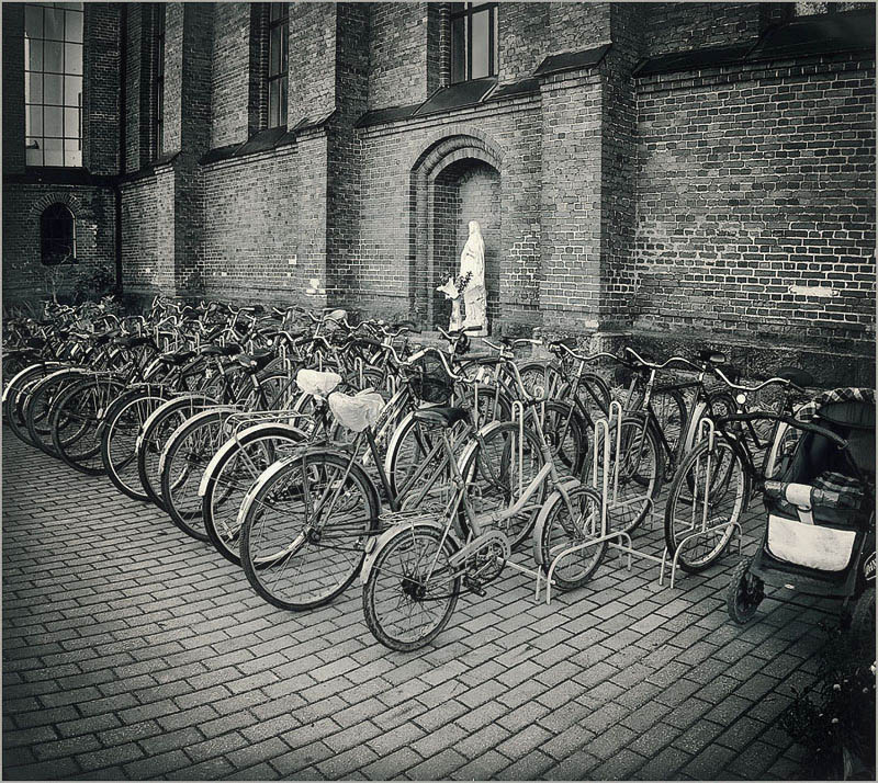 Охраняемая стоянка...