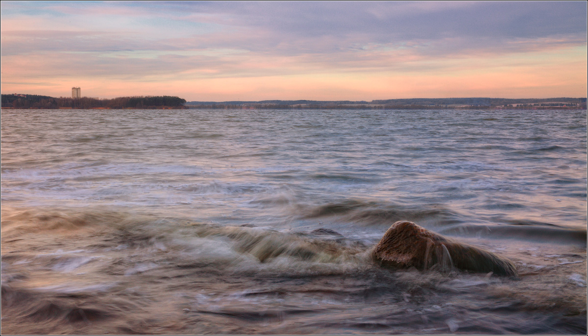 / А завтра обещали снег... /