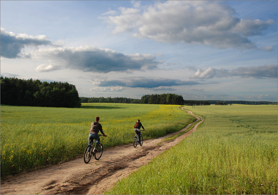 под облаками