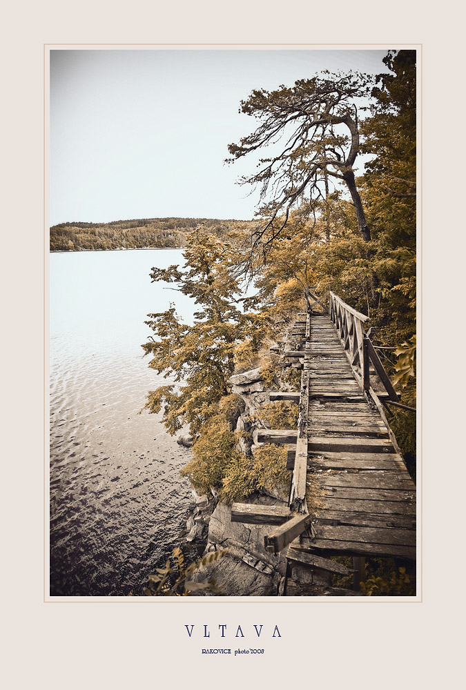 Тропинка для утренних прогулок под Луною...