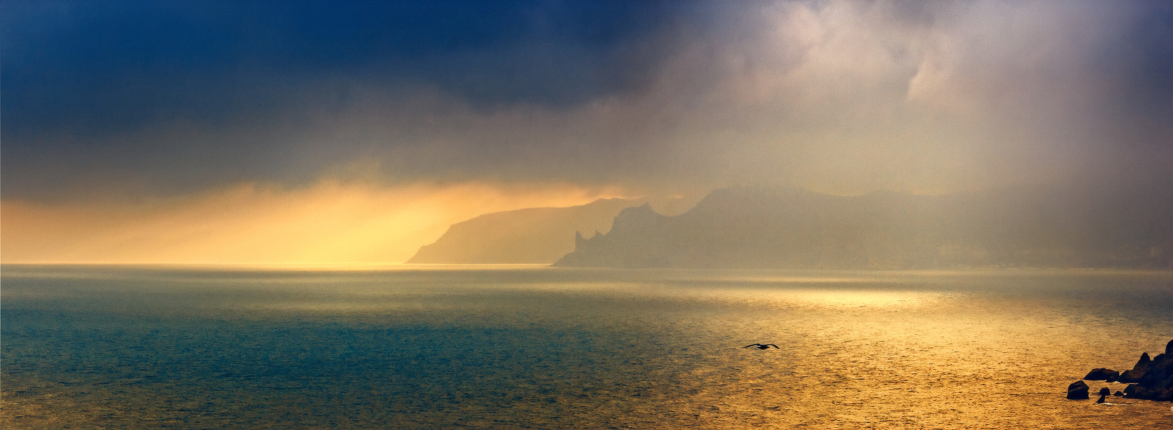 В непогоду над морем