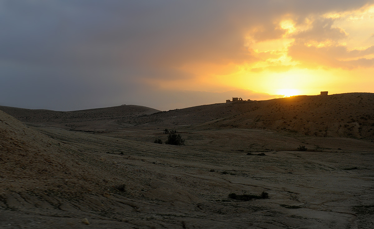 Белое солнце пустыни