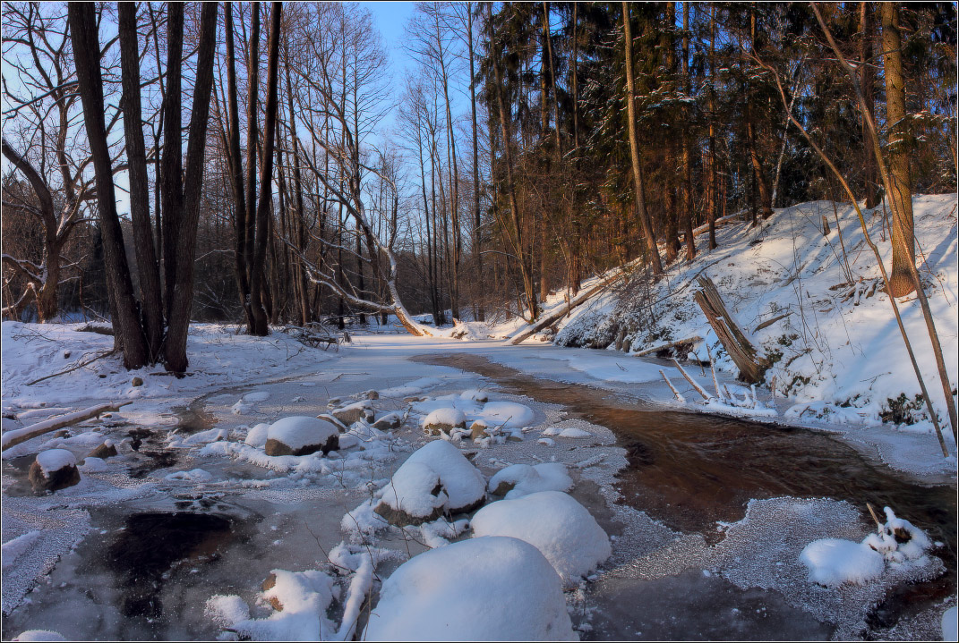 / Текла речушка малая ... /
