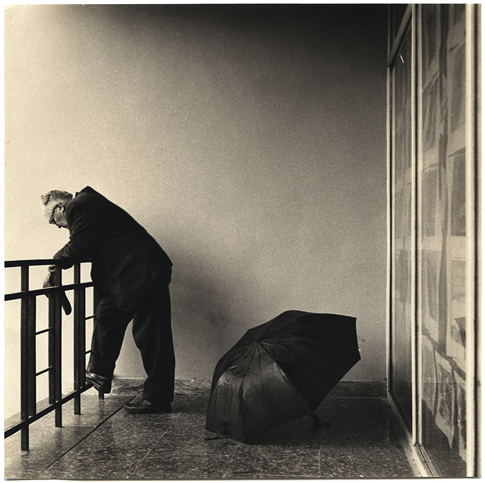 Старик и зонтик