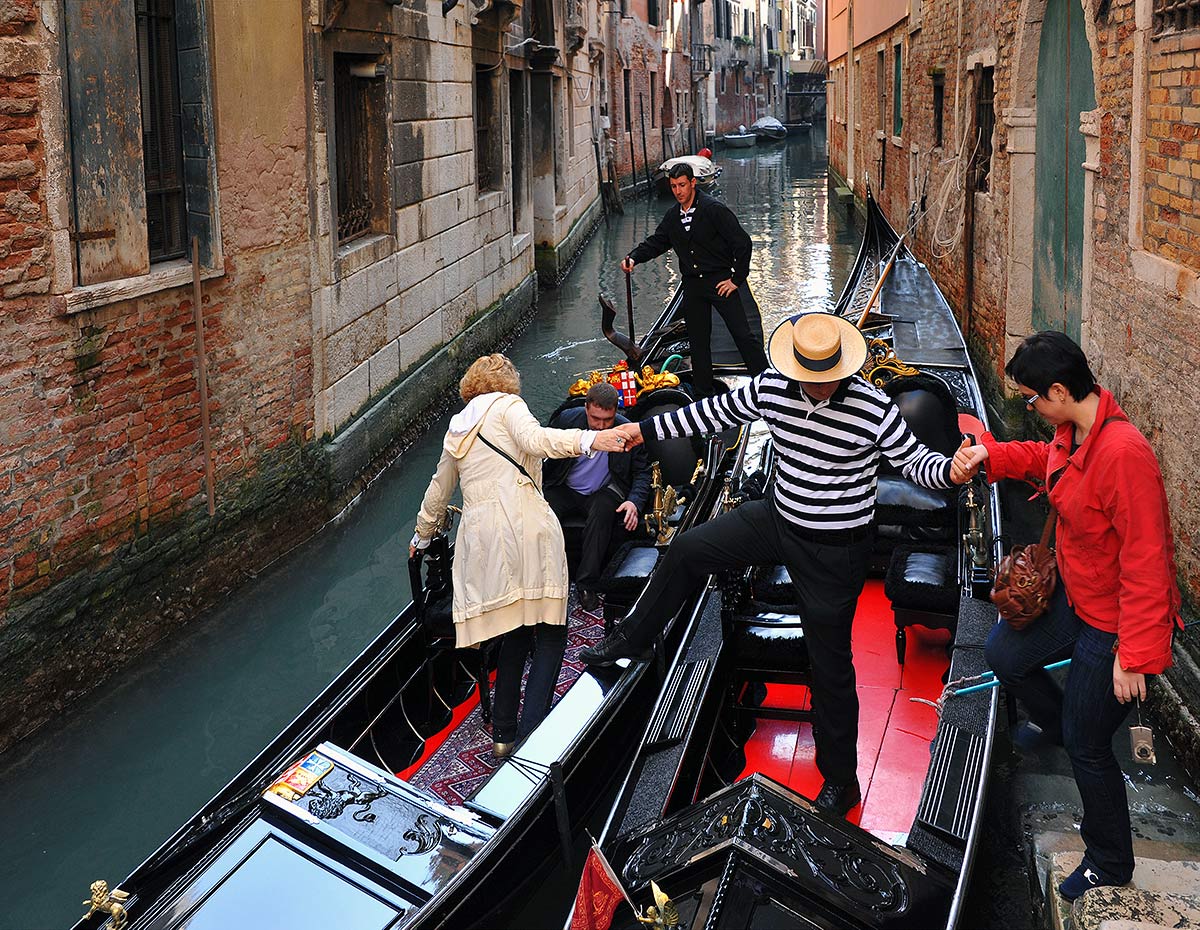 Ваши ручки фрау,мадам.