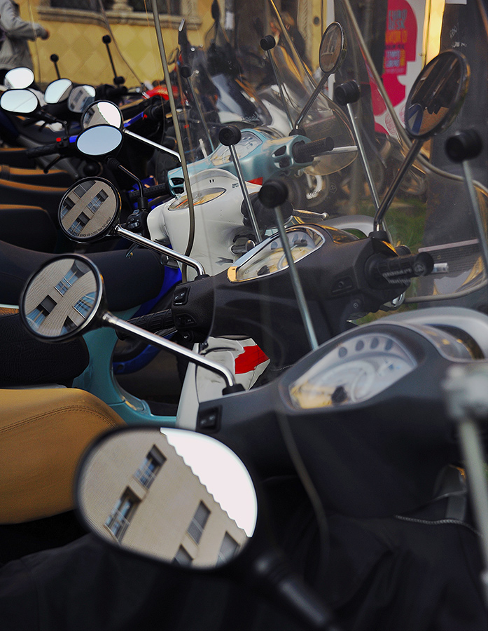 Про зеркальце