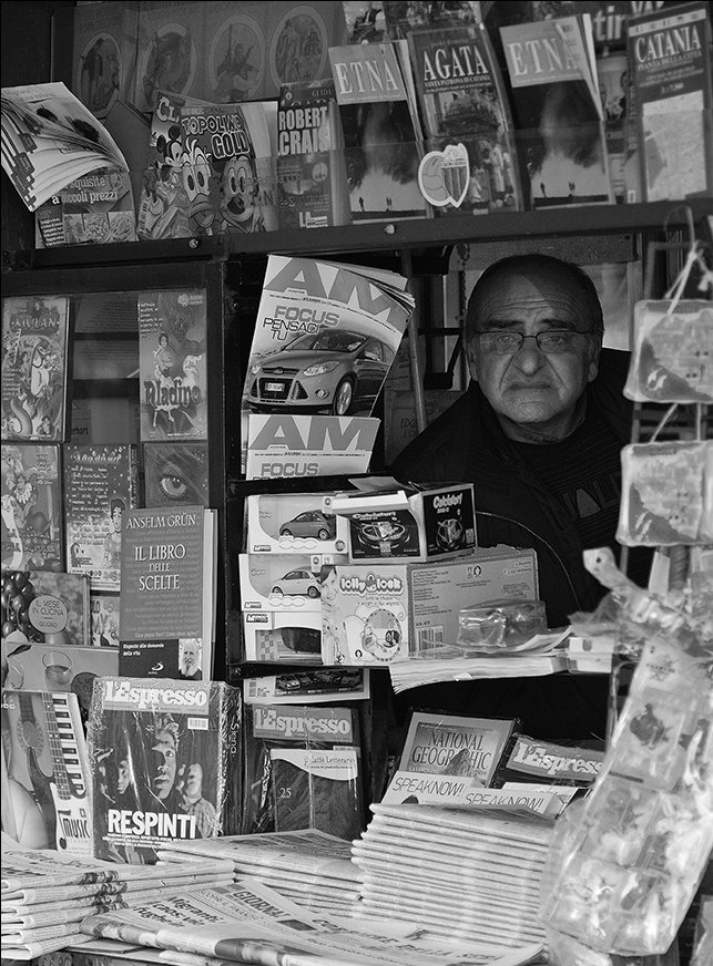 Продавец  новостей