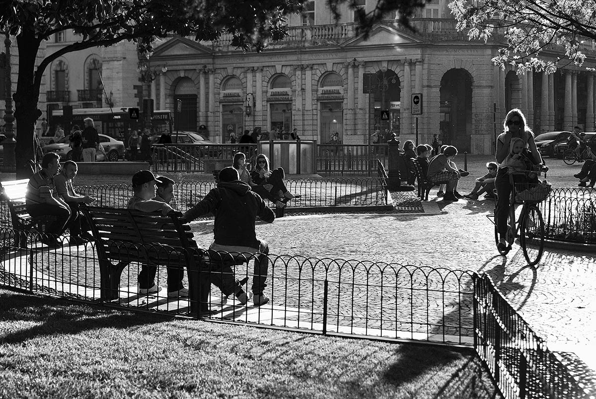 Про скамейки и народ