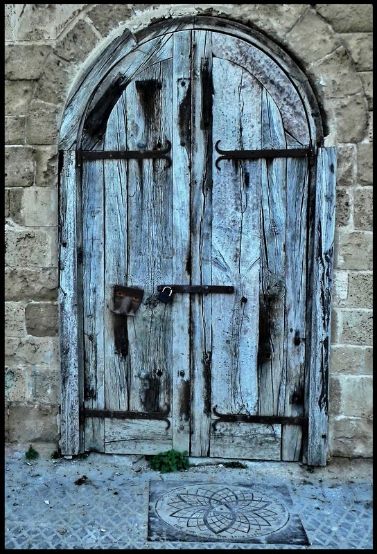 ДВЕРЬ С ГЛАЗКОМ