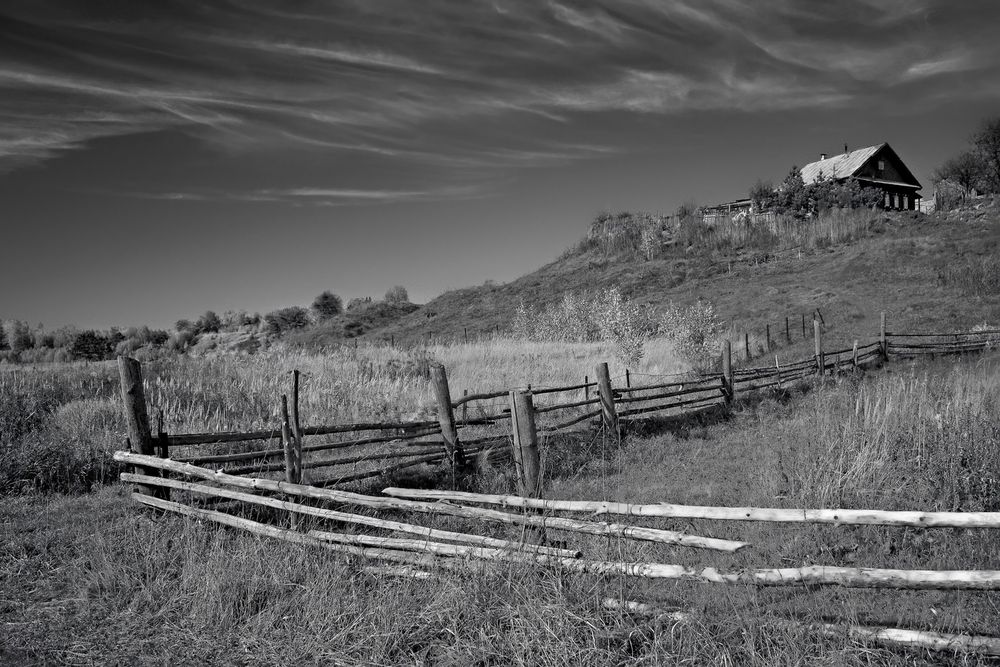 За околицей..