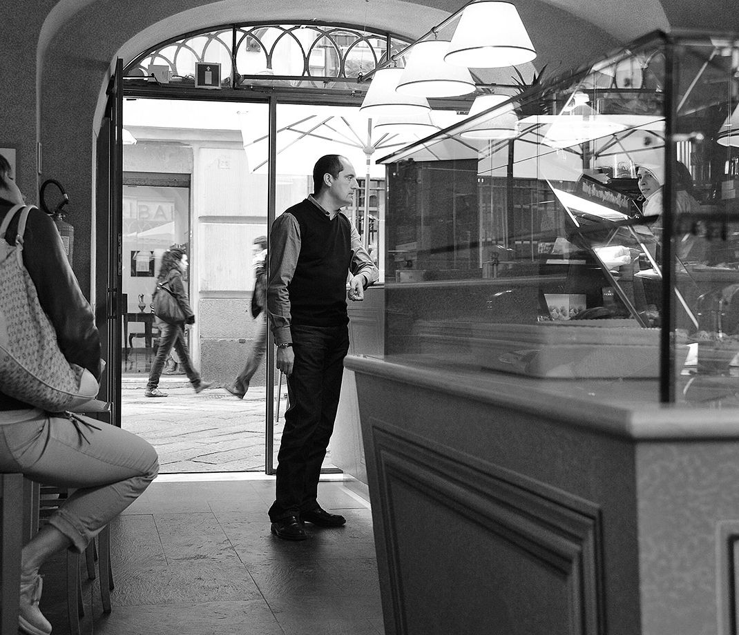 Жене  мороженое