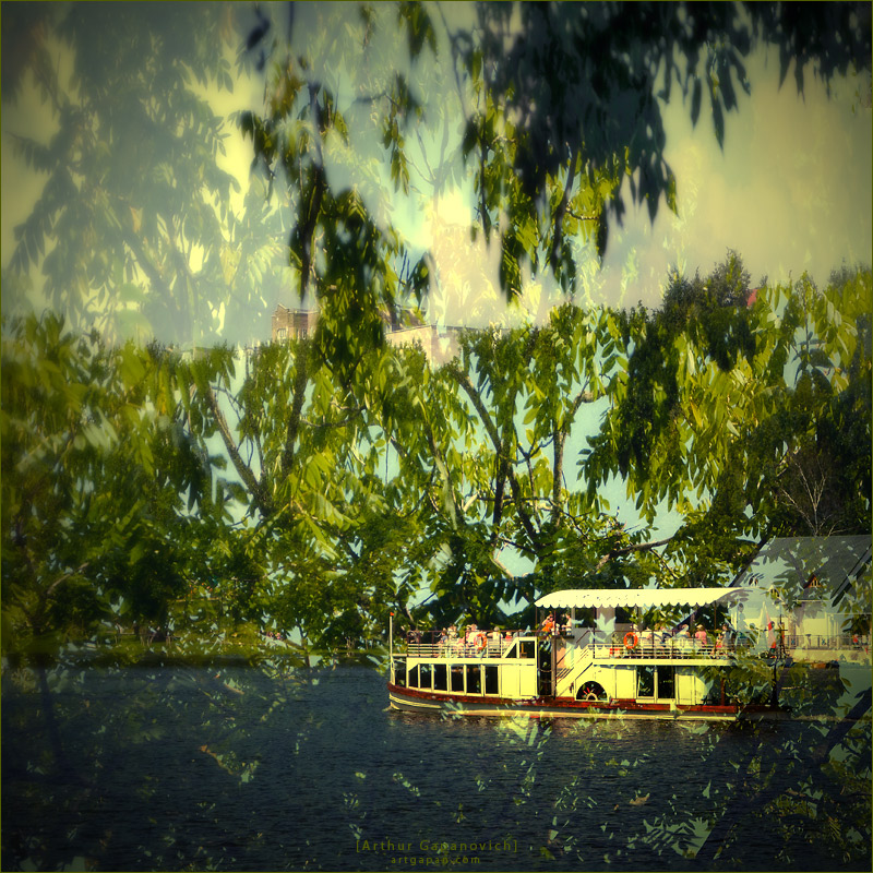 [ Somewhere on the Mississippi River ]