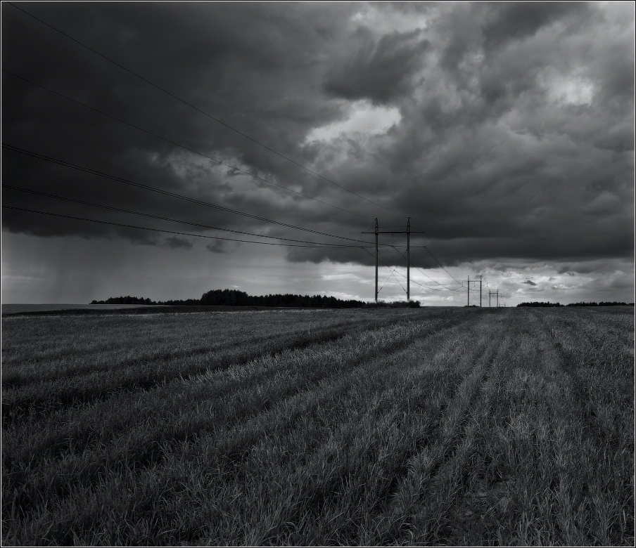 / И загудели провода ... /