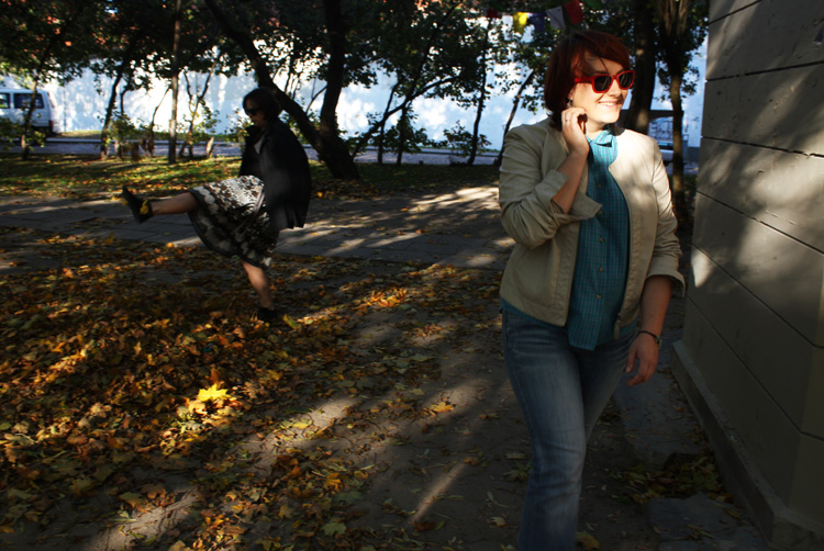 Шуршать листьями