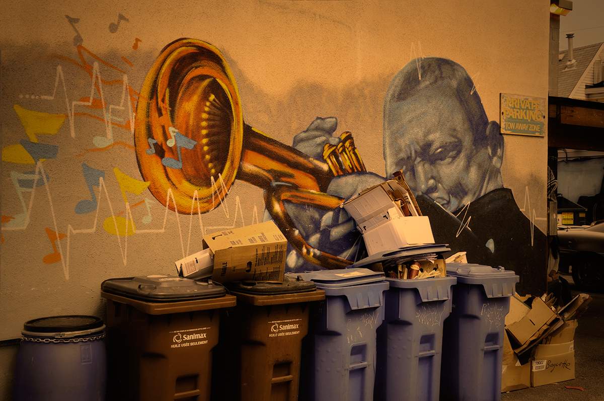 ....заброшенная  музыка