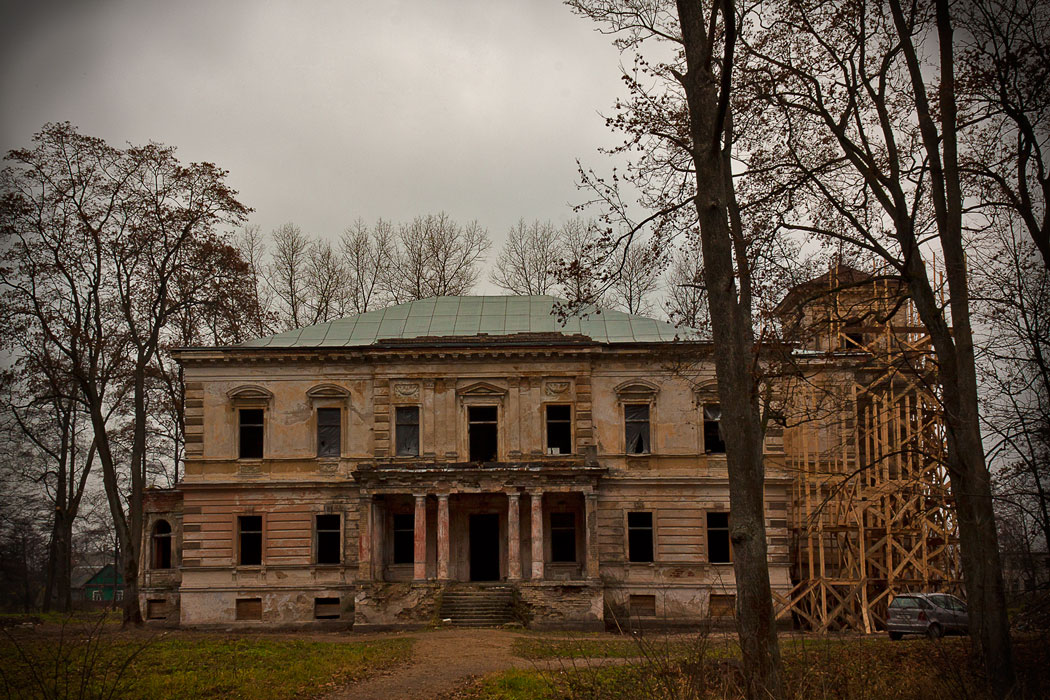 У старого имения - 2