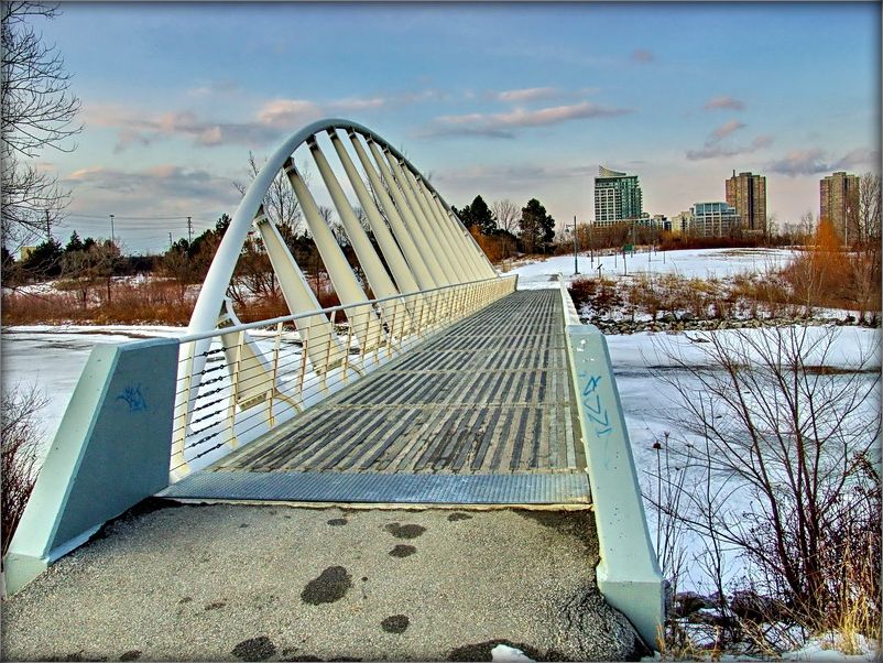 той жа мосцік, праз Міміко..