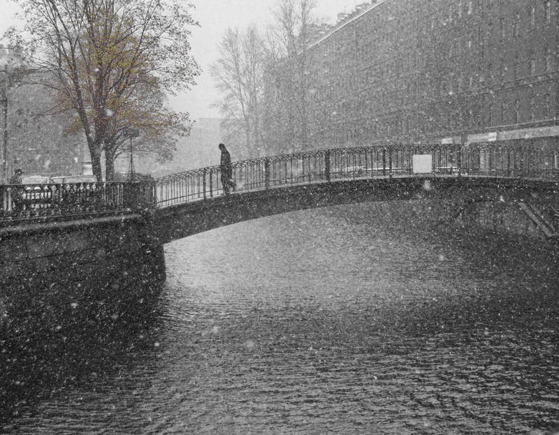 а снег всё падает...