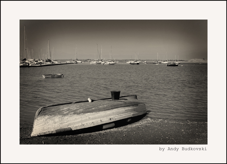 Старая лодка...