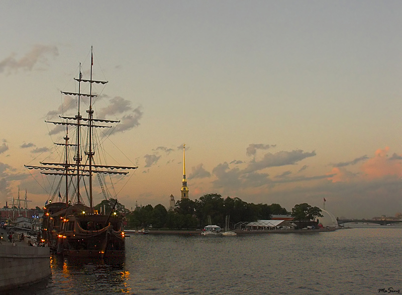 июньские ночи.... в городе на Неве...