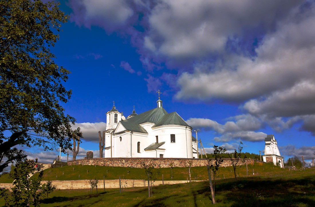Под небом голубым...