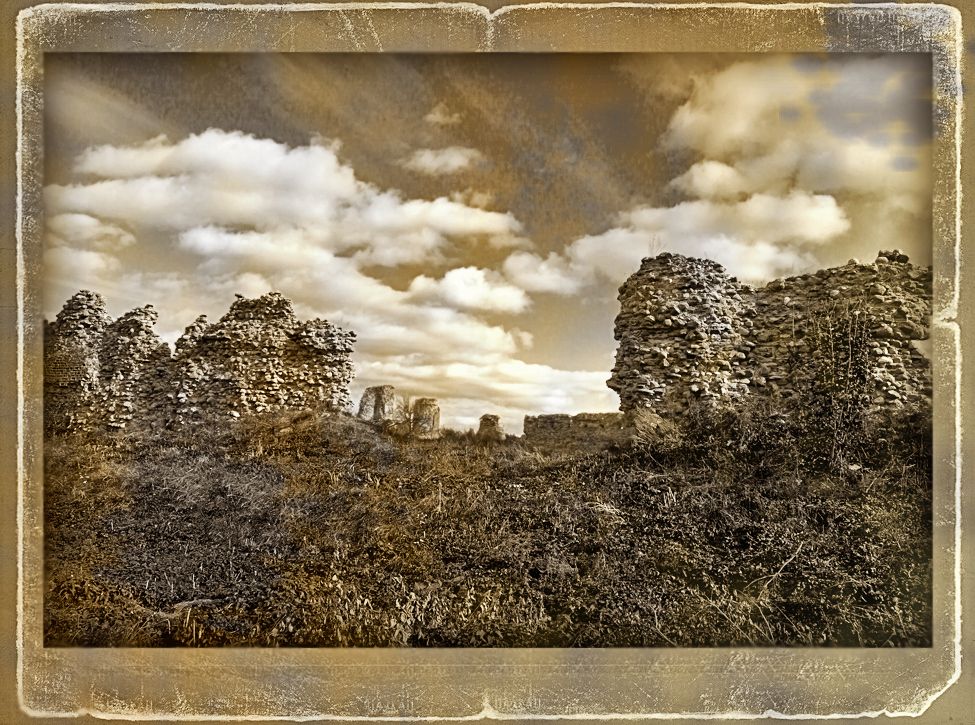 У стен Кревского замка