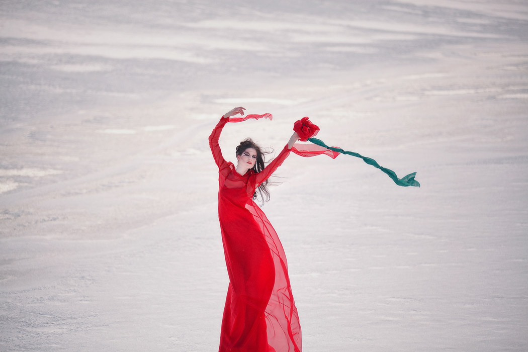 Красное на белом