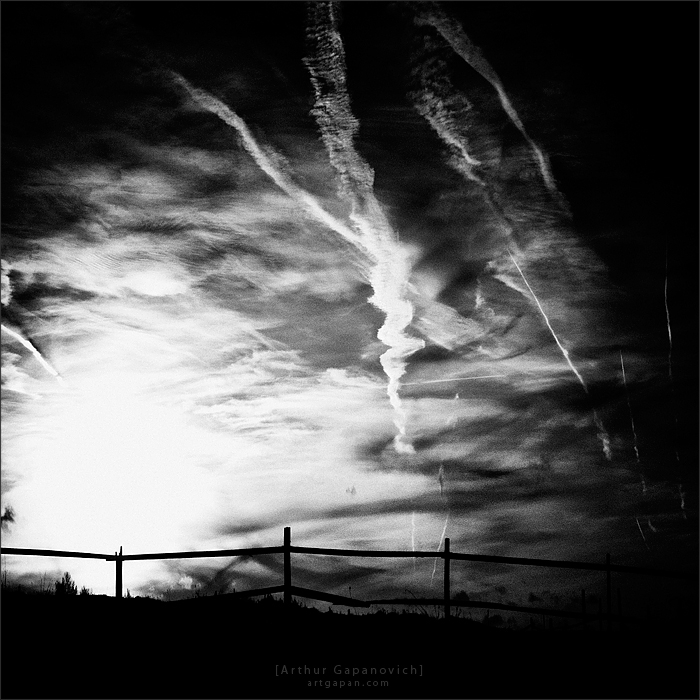 [Вспышка слева...]