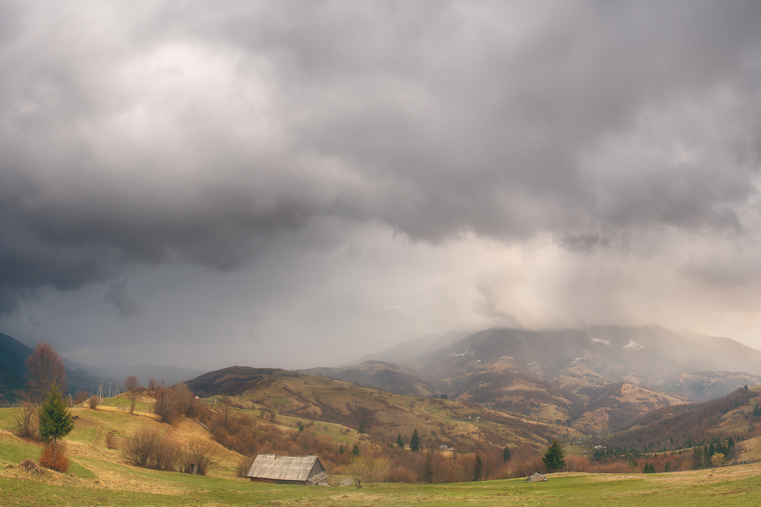 .........Апрельская непогода........
