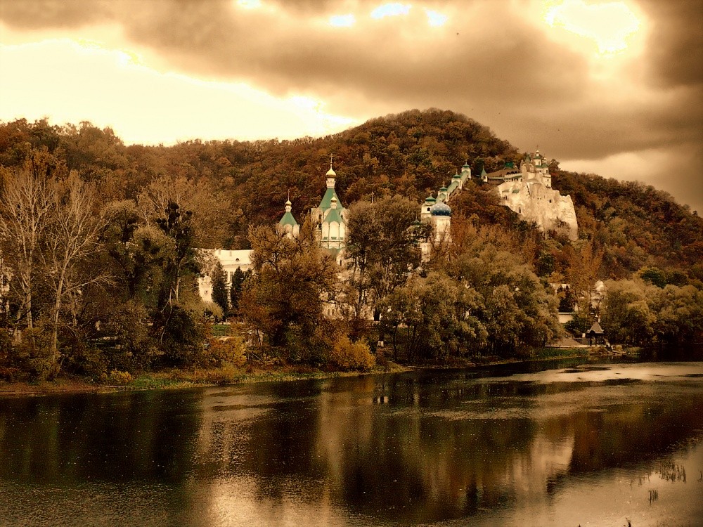 белоснежный айсберг горы