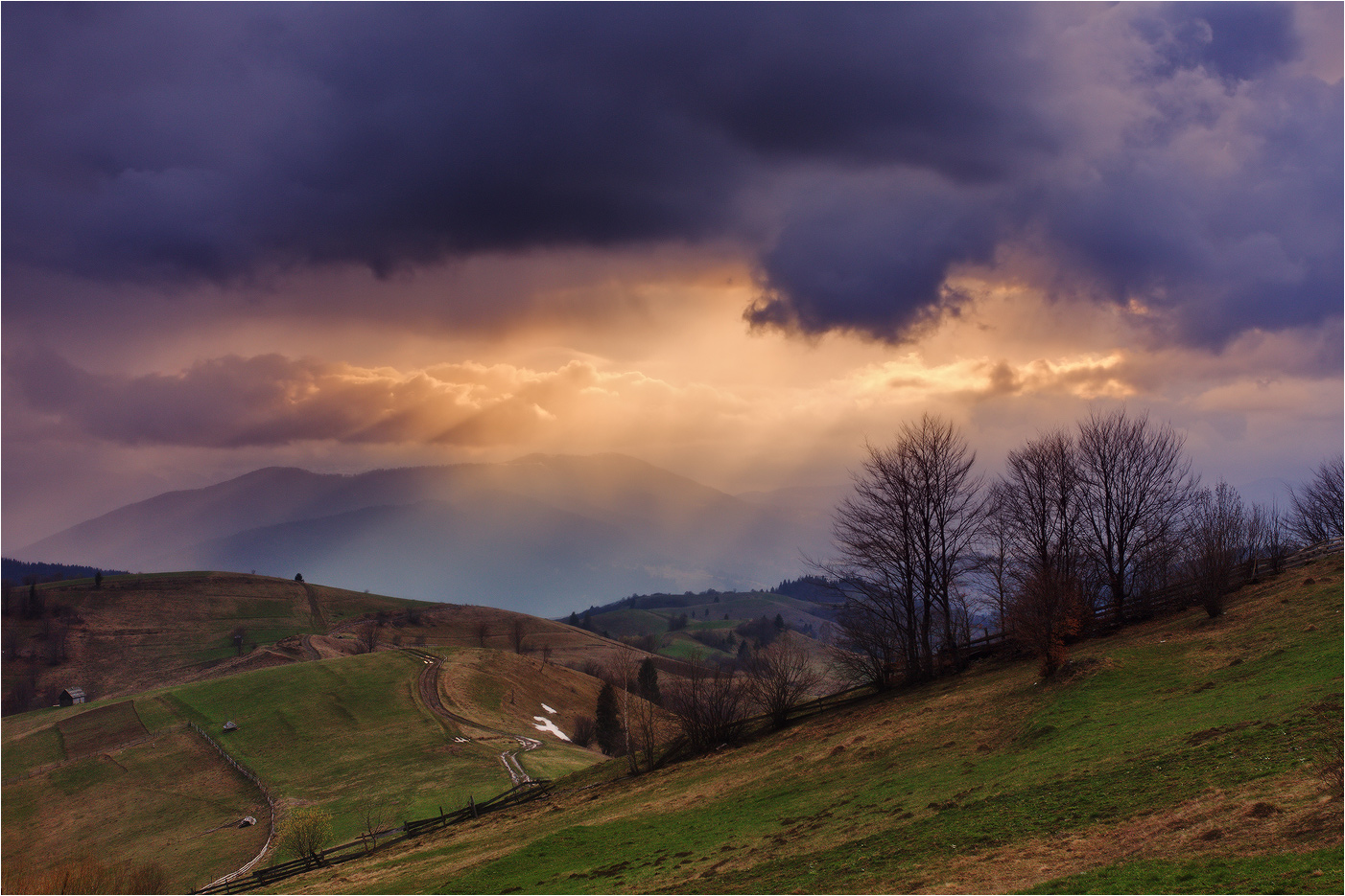 ........Апрель.......